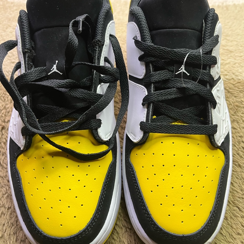 Jordan Nu Retro 1 Low Yellow/Black/White size 10